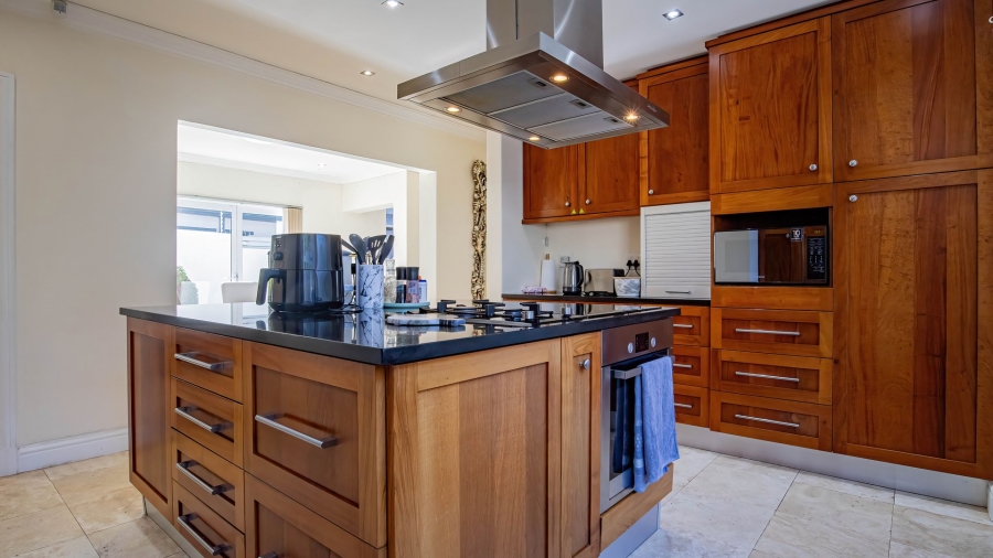 6 Bedroom Property for Sale in Newlands Western Cape